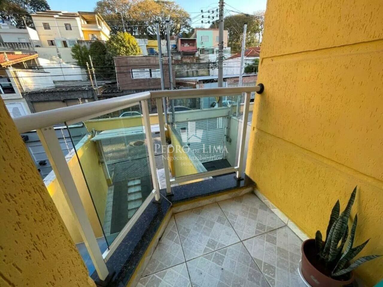 Sobrado com 3 Dormitórios sendo 1 Suíte , sacada e 4 vagas de garagem na Penha