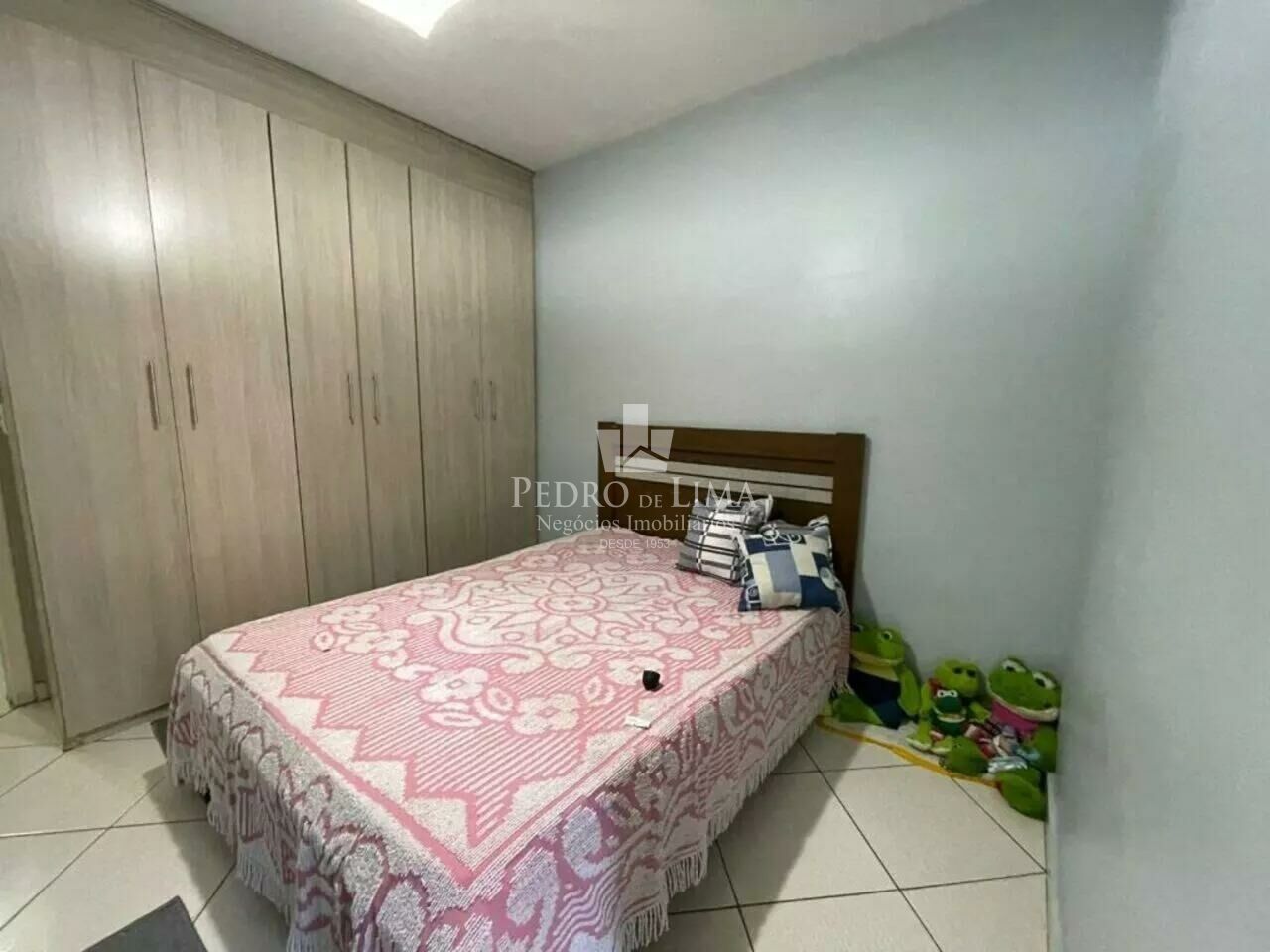 Sobrado com 3 Dormitórios sendo 1 Suíte , sacada e 4 vagas de garagem na Penha