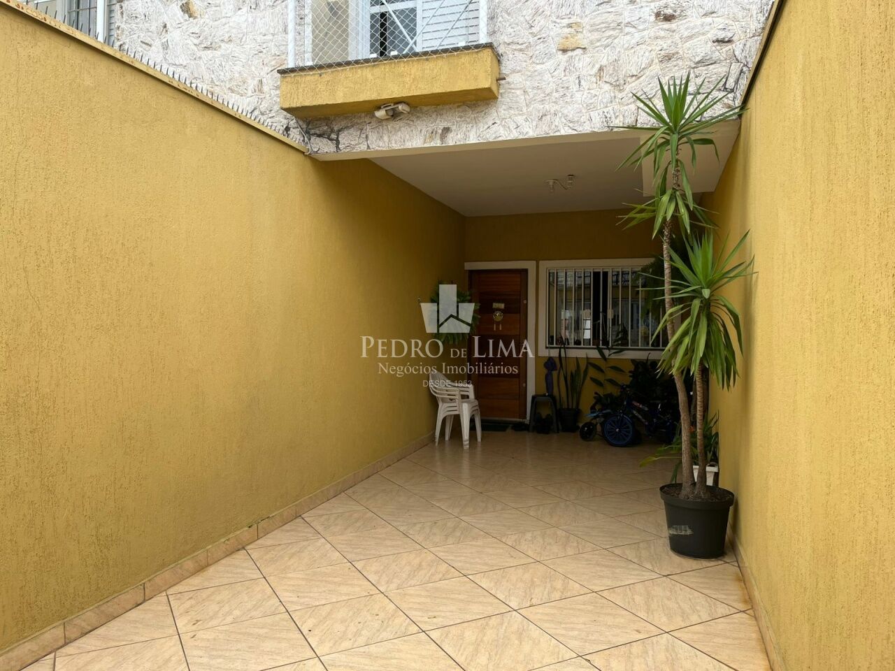 Sobrado frontal com 3 quartos sendo 3 suítes, sala dois ambientes e duas vagas no Arthur Alvim