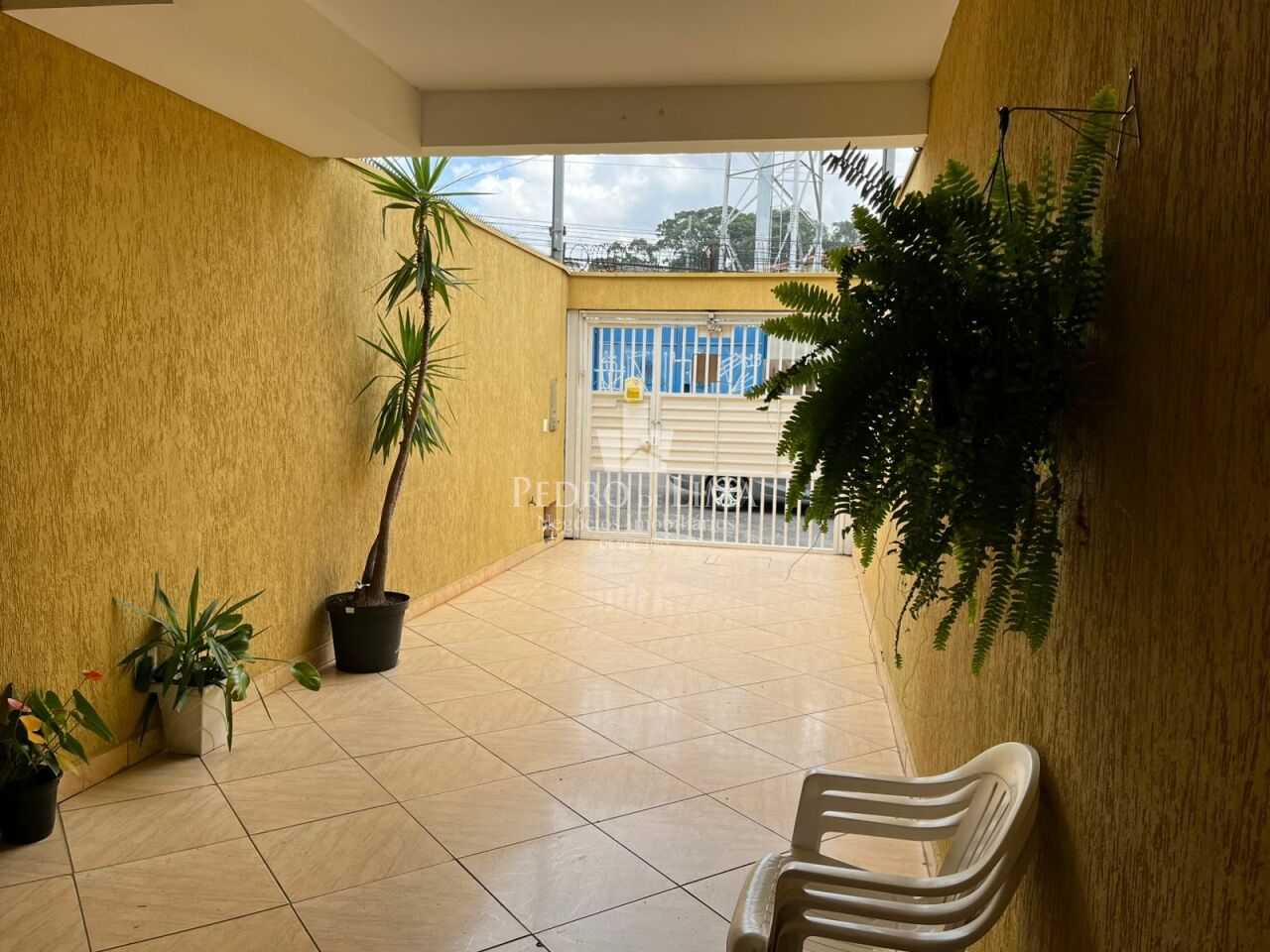 Sobrado frontal com 3 quartos sendo 3 suítes, sala dois ambientes e duas vagas no Arthur Alvim