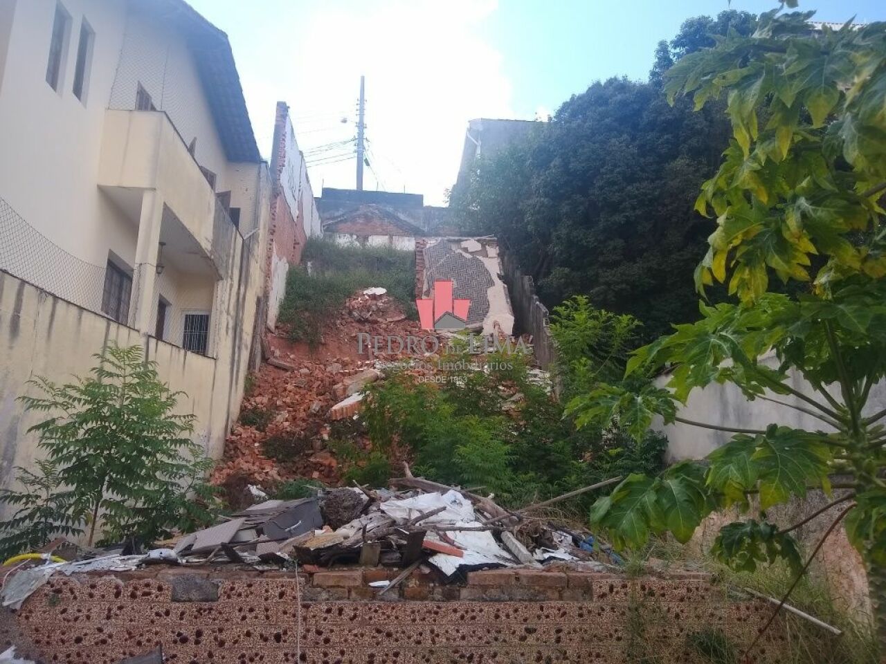 Terreno de 240m² na Penha (8m x 30m)