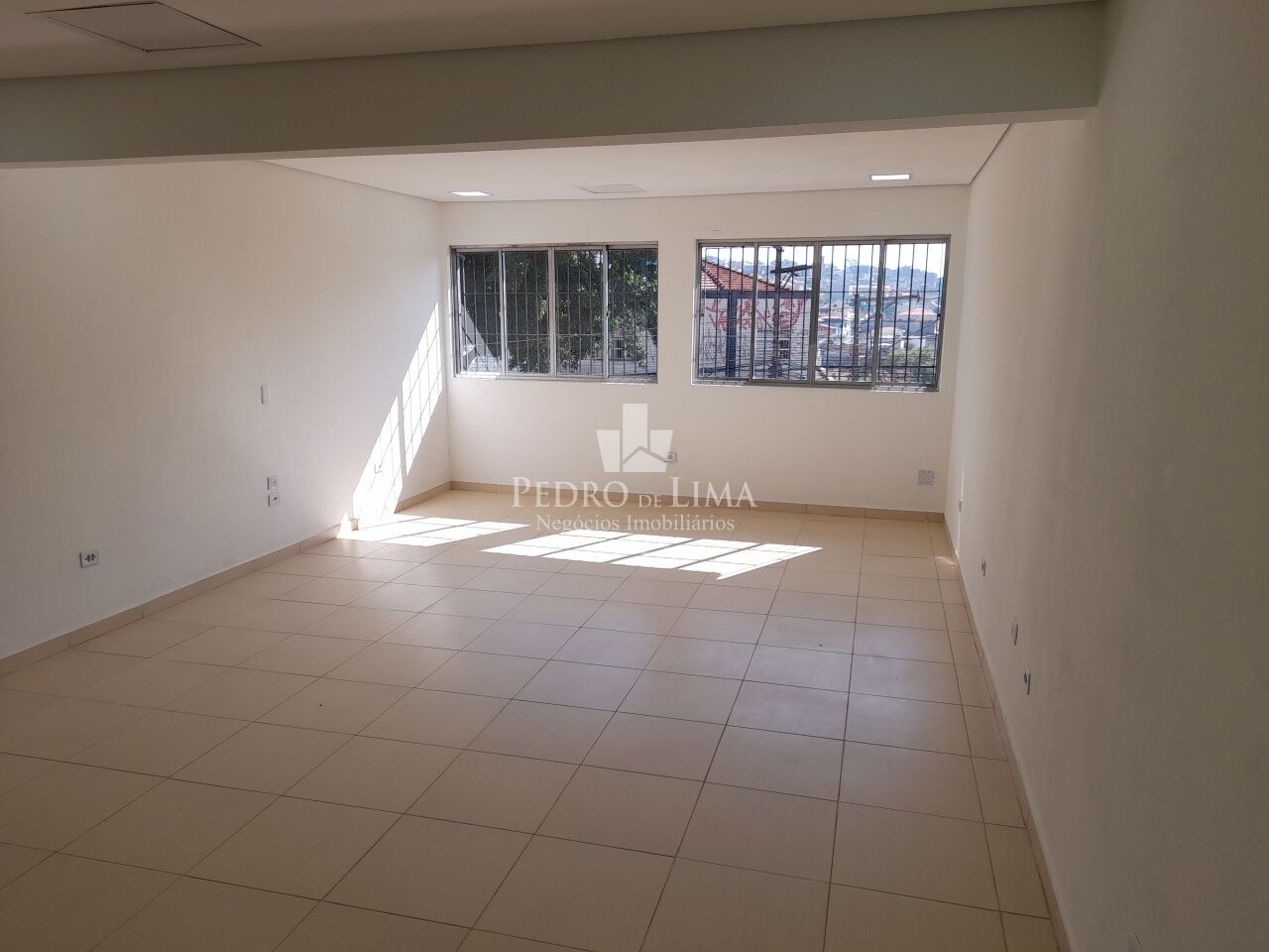 Sala Comercial na Av. São Miguel , Vila Buenos Aires, com 50 m².