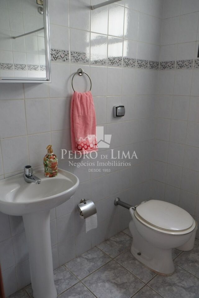 Sobrado frontal de 3 Dormitórios sendo um deles 1 suíte, edícula e 2 Vagas no Parque Novo Mundo