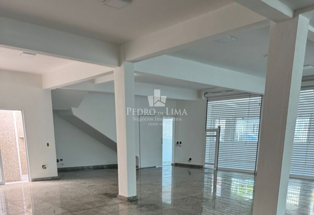 Salão Comercial em Itaquera, 500 m² útil excelente localização.