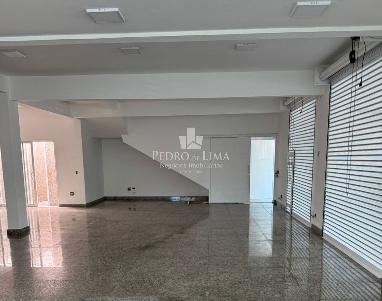 Salão Comercial em Itaquera, 500 m² útil excelente localização.