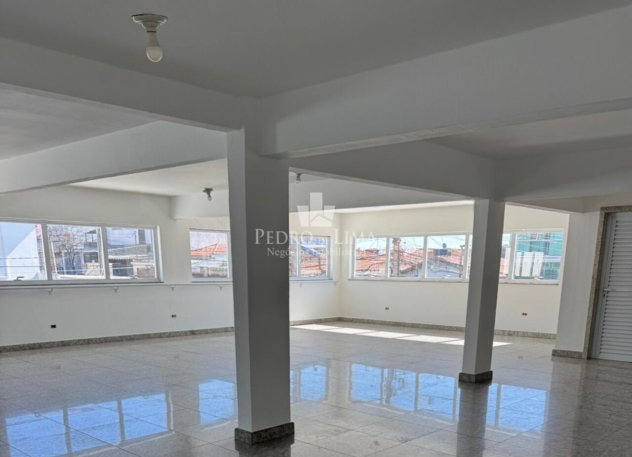 Salão Comercial em Itaquera, 500 m² útil excelente localização.
