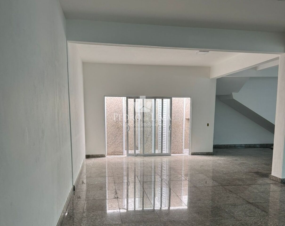 Salão Comercial em Itaquera, 500 m² útil excelente localização.