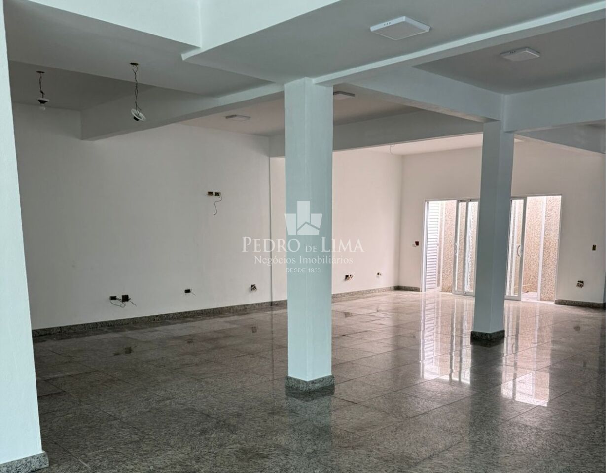 Salão Comercial em Itaquera, 500 m² útil excelente localização.