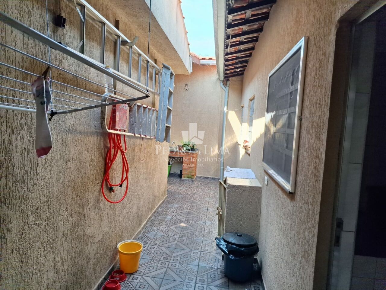 Casa terrea  na região do Cangaiba 