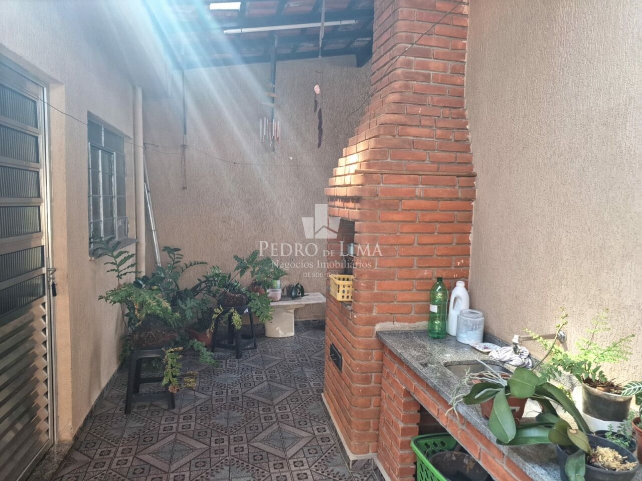 Casa terrea  na região do Cangaiba 