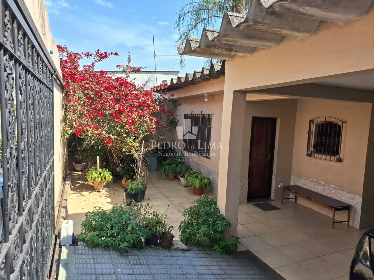 Casa terrea  na região do Cangaiba 