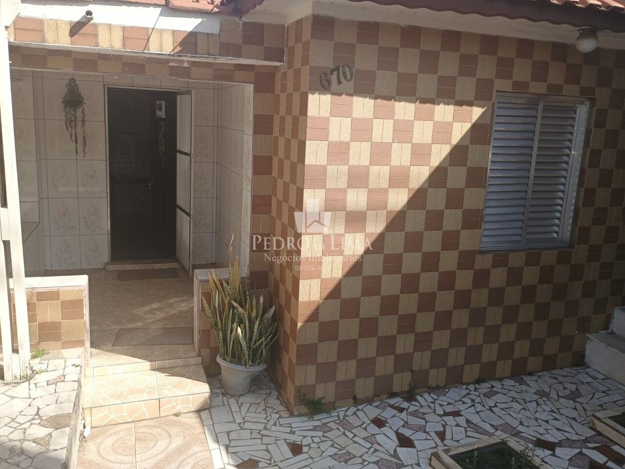 Terreno: 10x40=400m² com 2 casas térreas de 2 quartos e 2 vagas no Ermelino Matarazzo