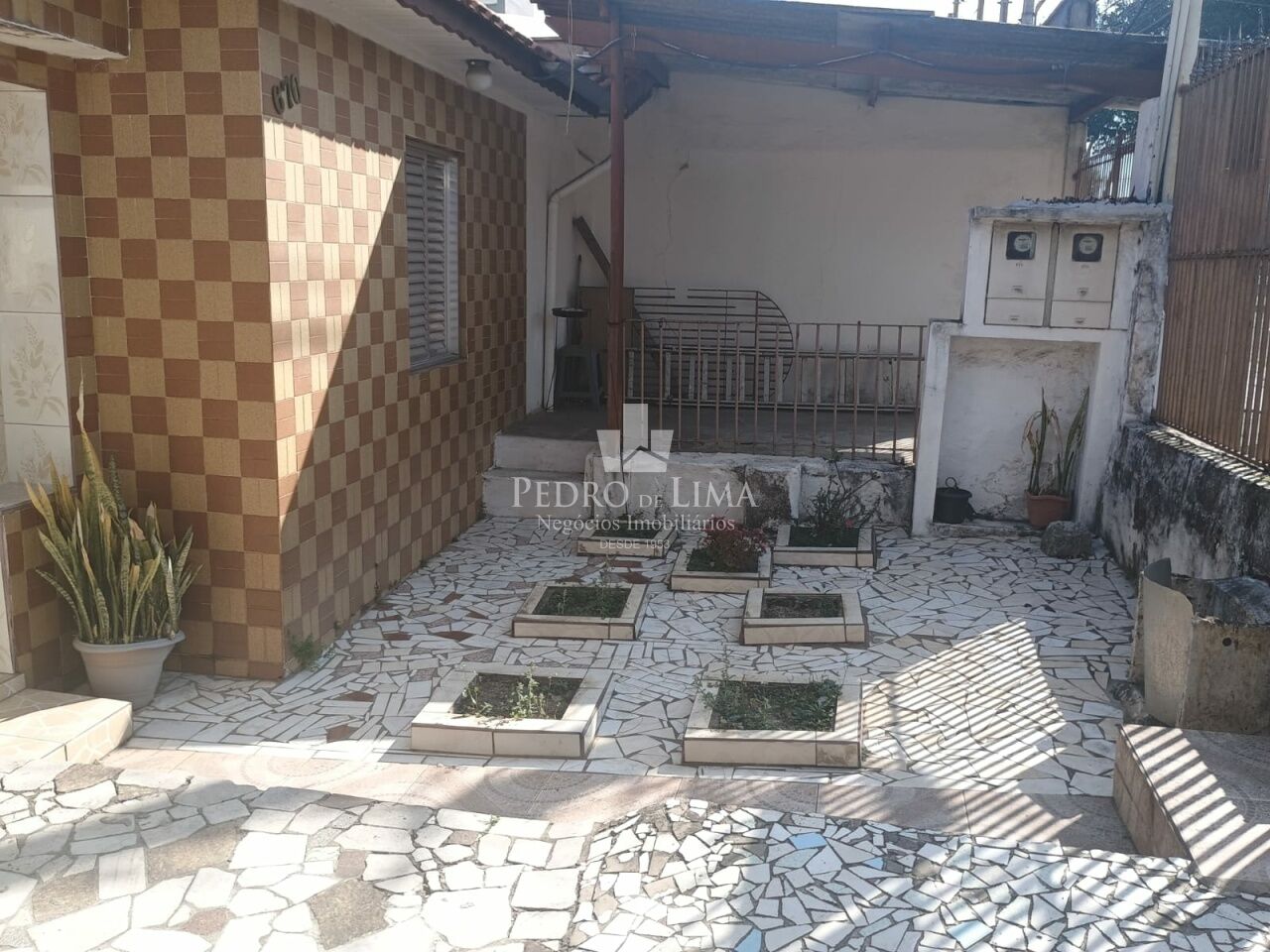 imagem do imovel  Terreno: 10x40=400m² com 2 casas térreas de 2 quartos  e 2 vagas no Ermelino Matarazzo ref: PE43638