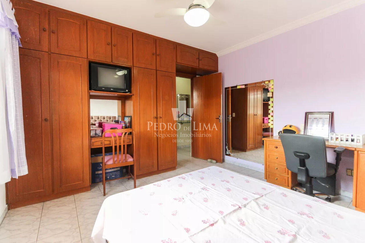 Sobrado frontal com  quartos amplos e quintal na Vila Jacui