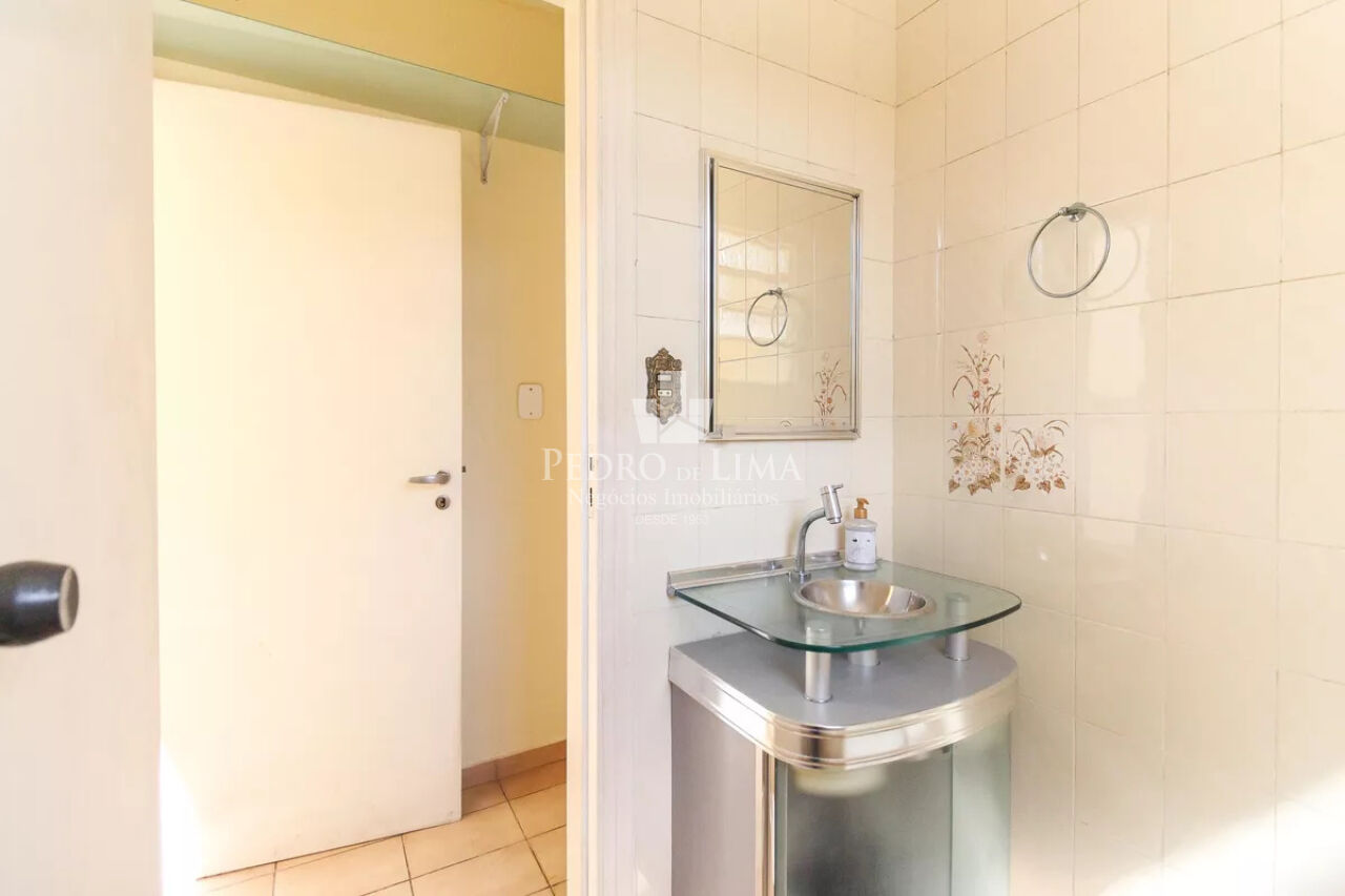 Sobrado frontal com  quartos amplos e quintal na Vila Jacui