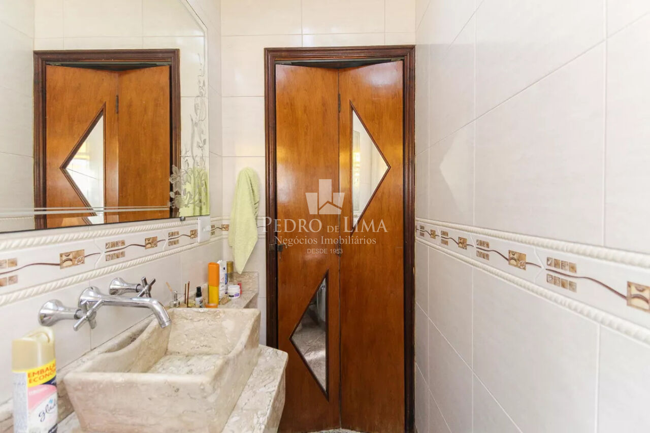 Sobrado frontal com  quartos amplos e quintal na Vila Jacui