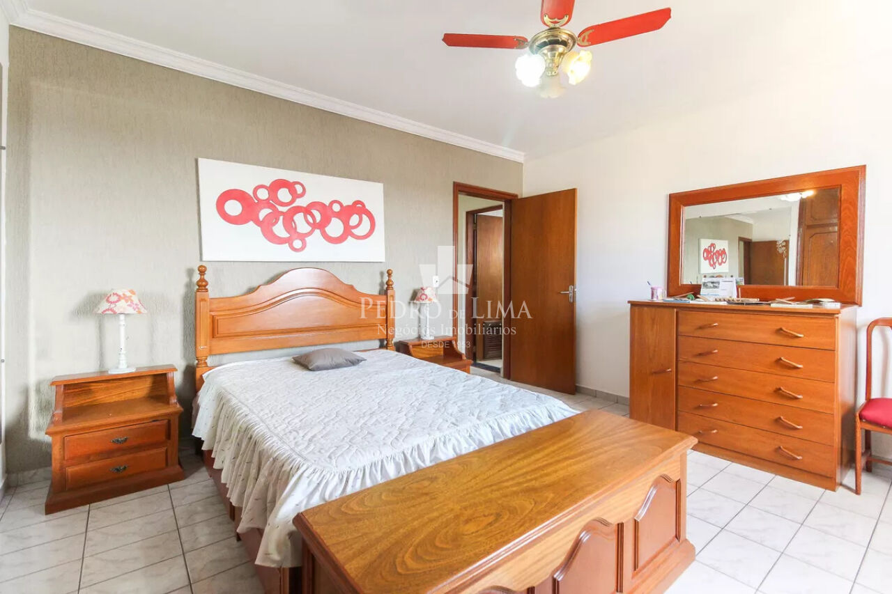 Sobrado frontal com  quartos amplos e quintal na Vila Jacui