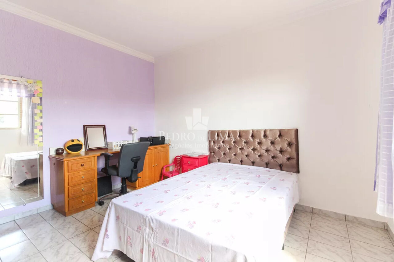 Sobrado frontal com  quartos amplos e quintal na Vila Jacui