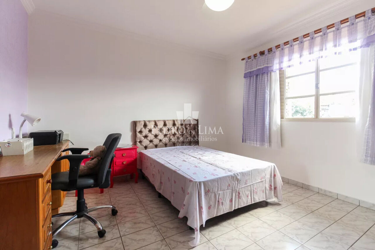 Sobrado frontal com  quartos amplos e quintal na Vila Jacui