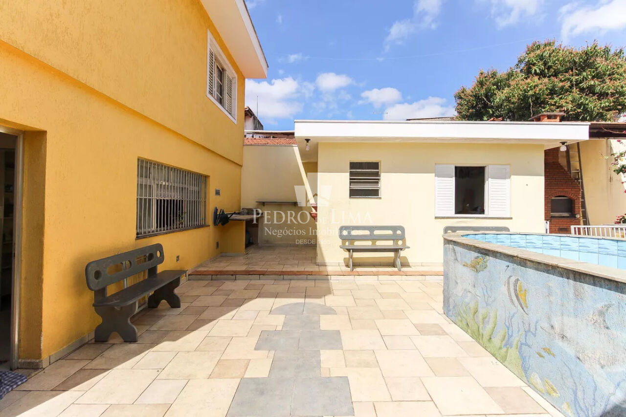 Sobrado frontal com  quartos amplos e quintal na Vila Jacui
