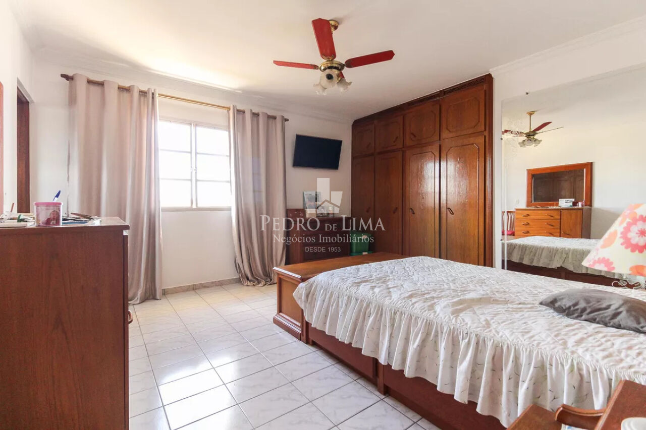 Sobrado frontal com  quartos amplos e quintal na Vila Jacui