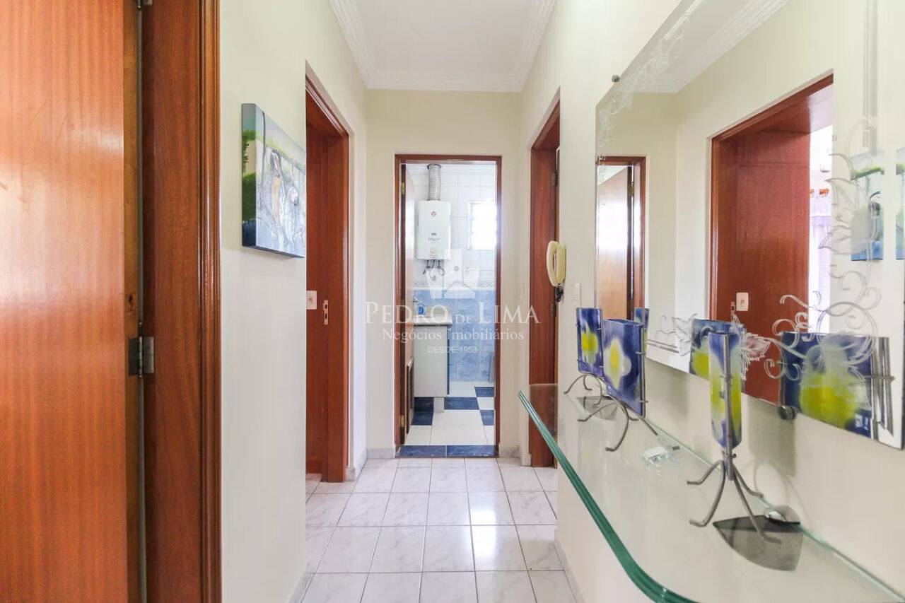 Sobrado frontal com  quartos amplos e quintal na Vila Jacui
