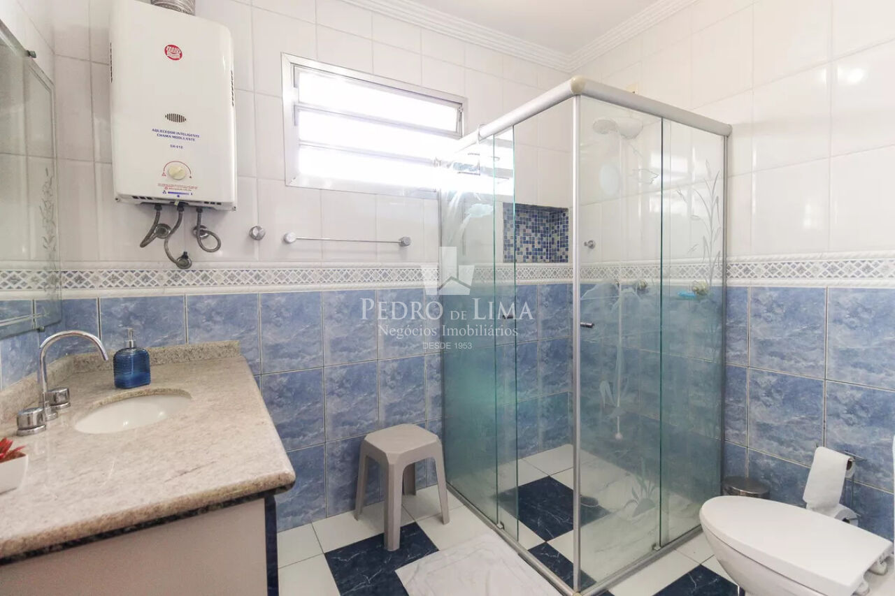 Sobrado frontal com  quartos amplos e quintal na Vila Jacui