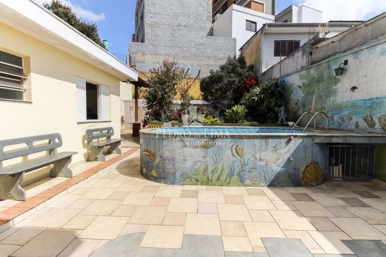 Sobrado frontal com  quartos amplos e quintal na Vila Jacui