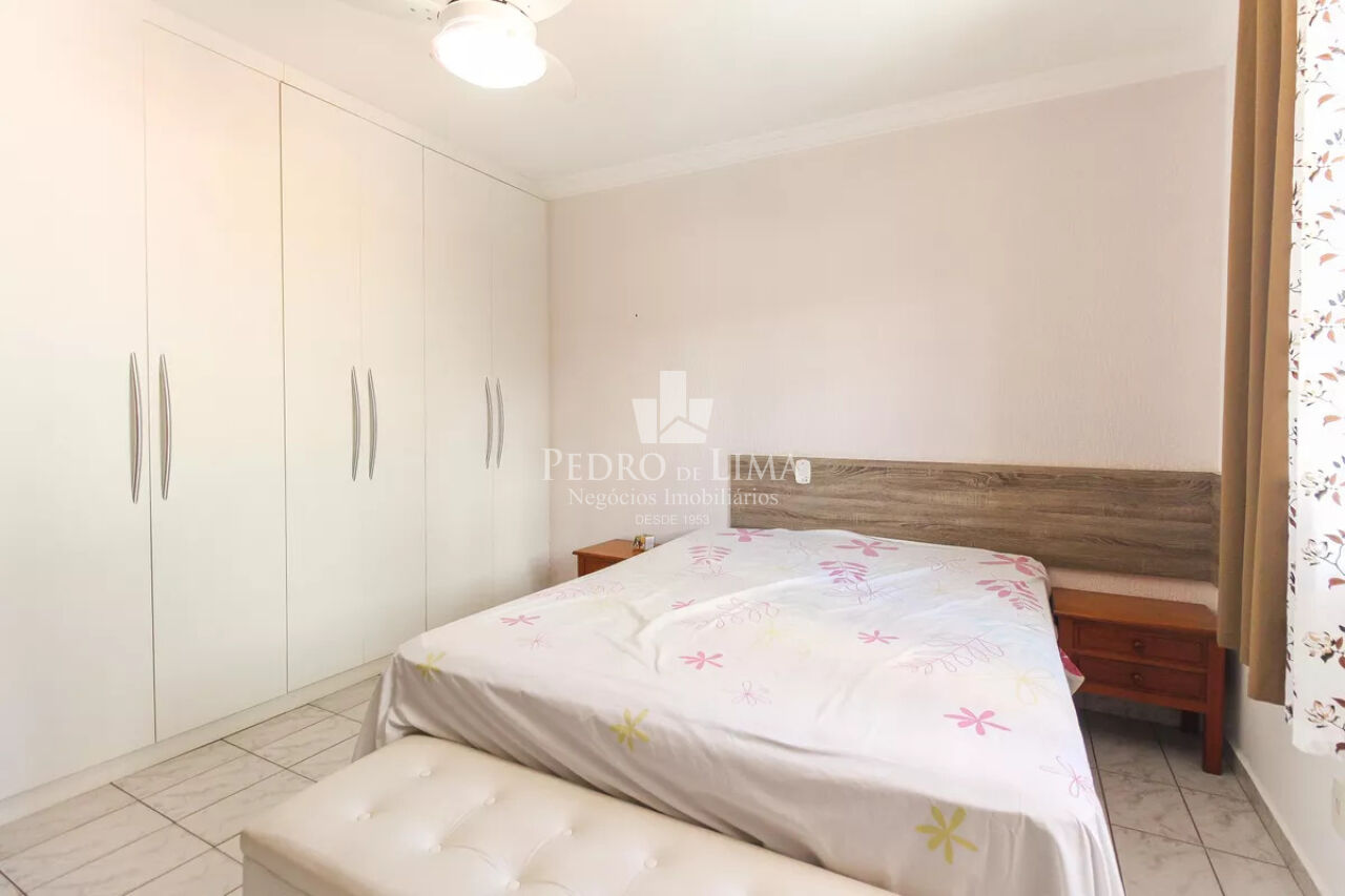 Sobrado frontal com  quartos amplos e quintal na Vila Jacui