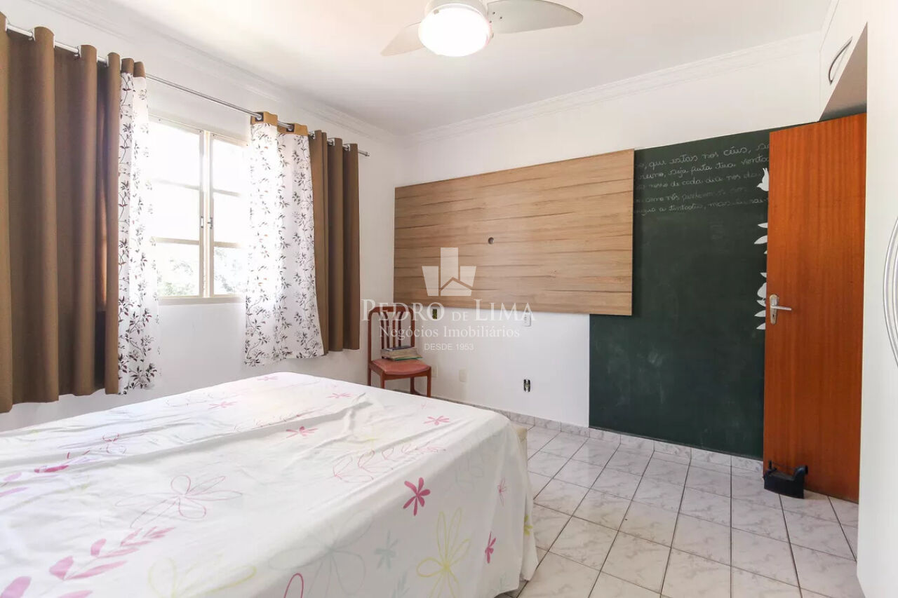 Sobrado frontal com  quartos amplos e quintal na Vila Jacui