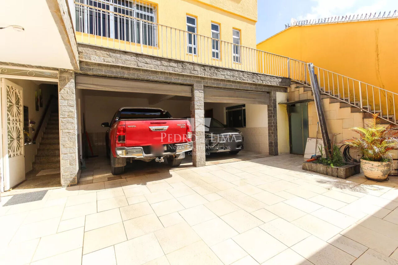 Sobrado frontal com  quartos amplos e quintal na Vila Jacui