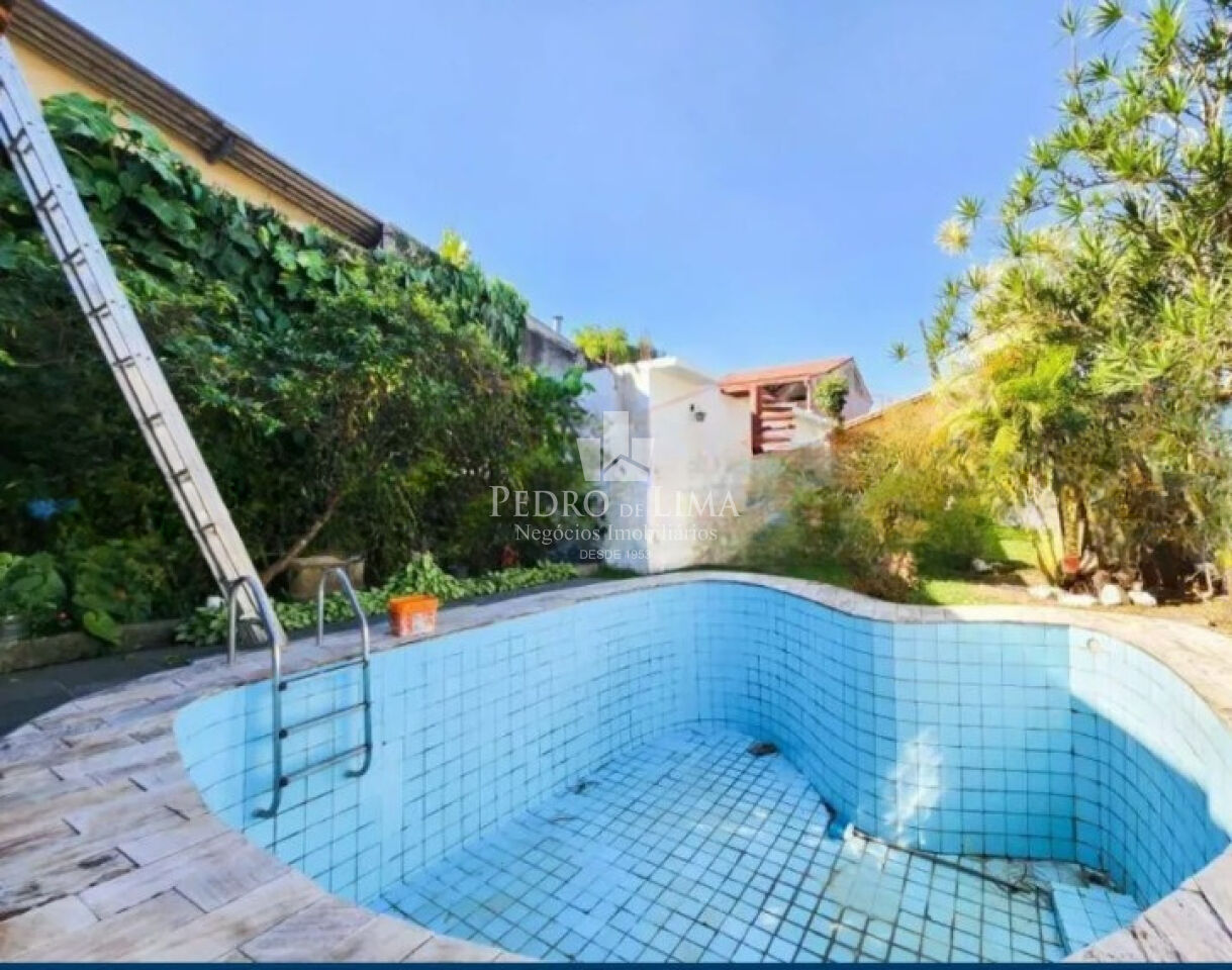 Casa Térrea terreno 10x50 de 160m² de área construída 6 vagas e piscina em São Miguel  