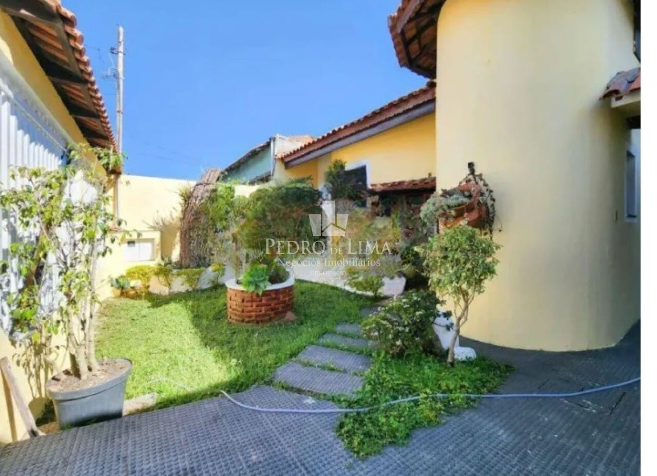 Casa Térrea terreno 10x50 de 160m² de área construída 6 vagas e piscina em São Miguel  