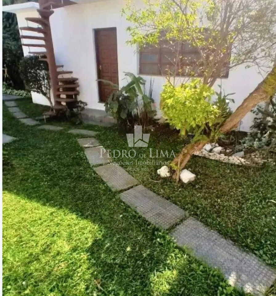 Casa Térrea terreno 10x50 de 160m² de área construída 6 vagas e piscina em São Miguel  