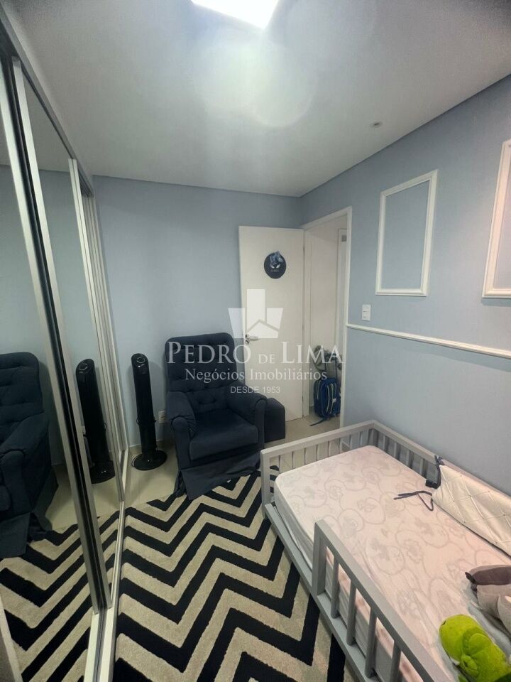 Apartamento á venda em andar alto, com 2 quartos no Condomínio Giro Vila Matilde.