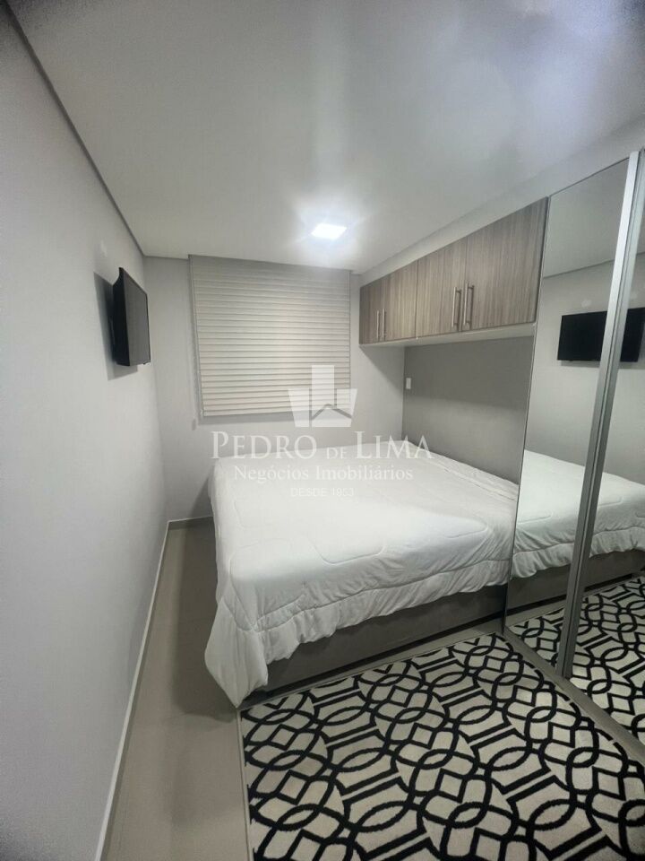 Apartamento á venda em andar alto, com 2 quartos no Condomínio Giro Vila Matilde.