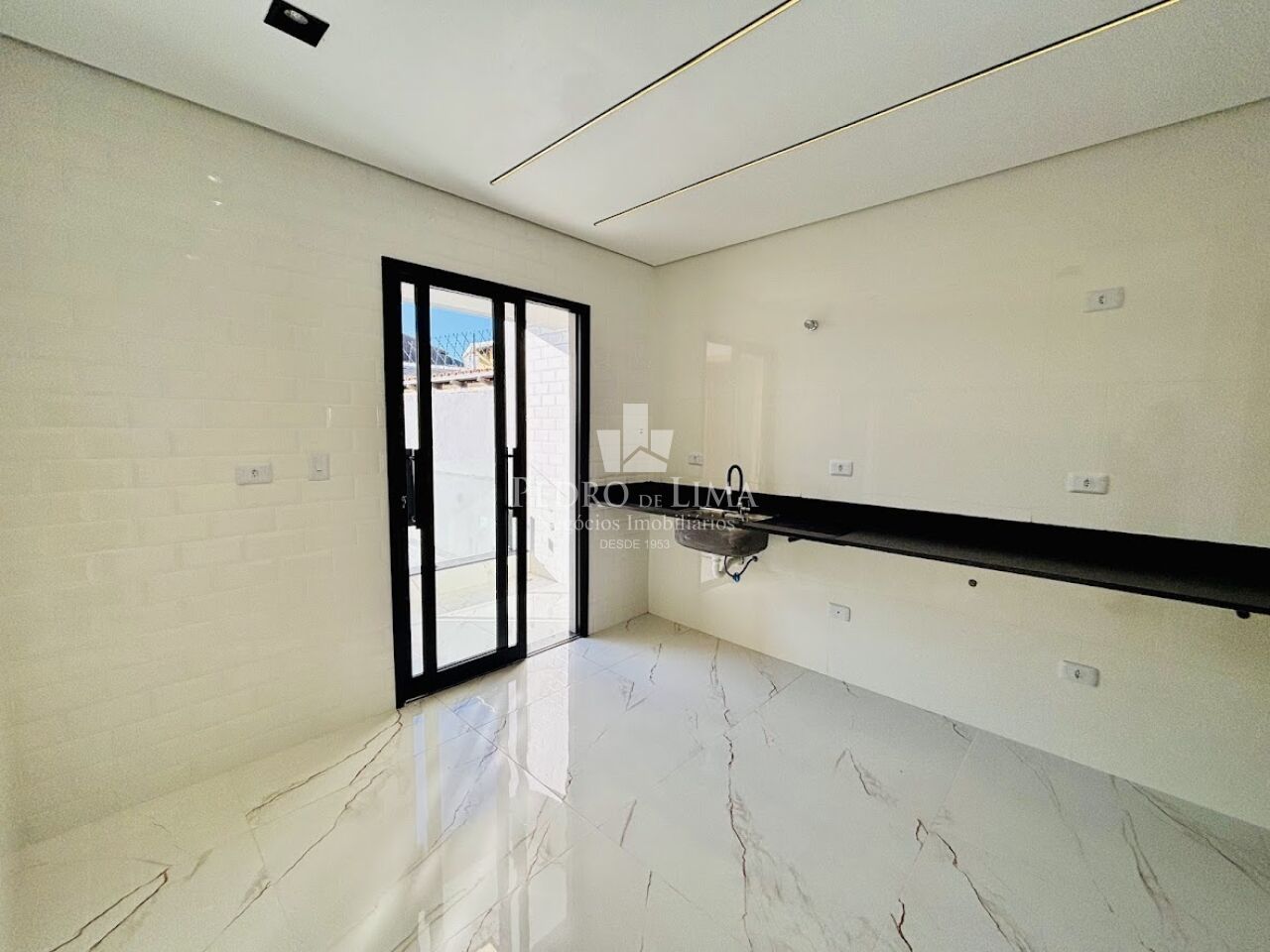 Sobrado Moderno de excelente acabamento 200m², 3 suítes, área gourmet e 2 vagas na Penha