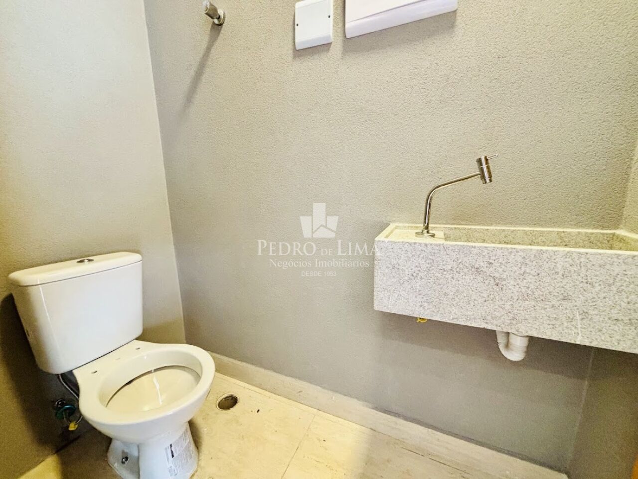 Sobrado Moderno de excelente acabamento 200m², 3 suítes, área gourmet e 2 vagas na Penha