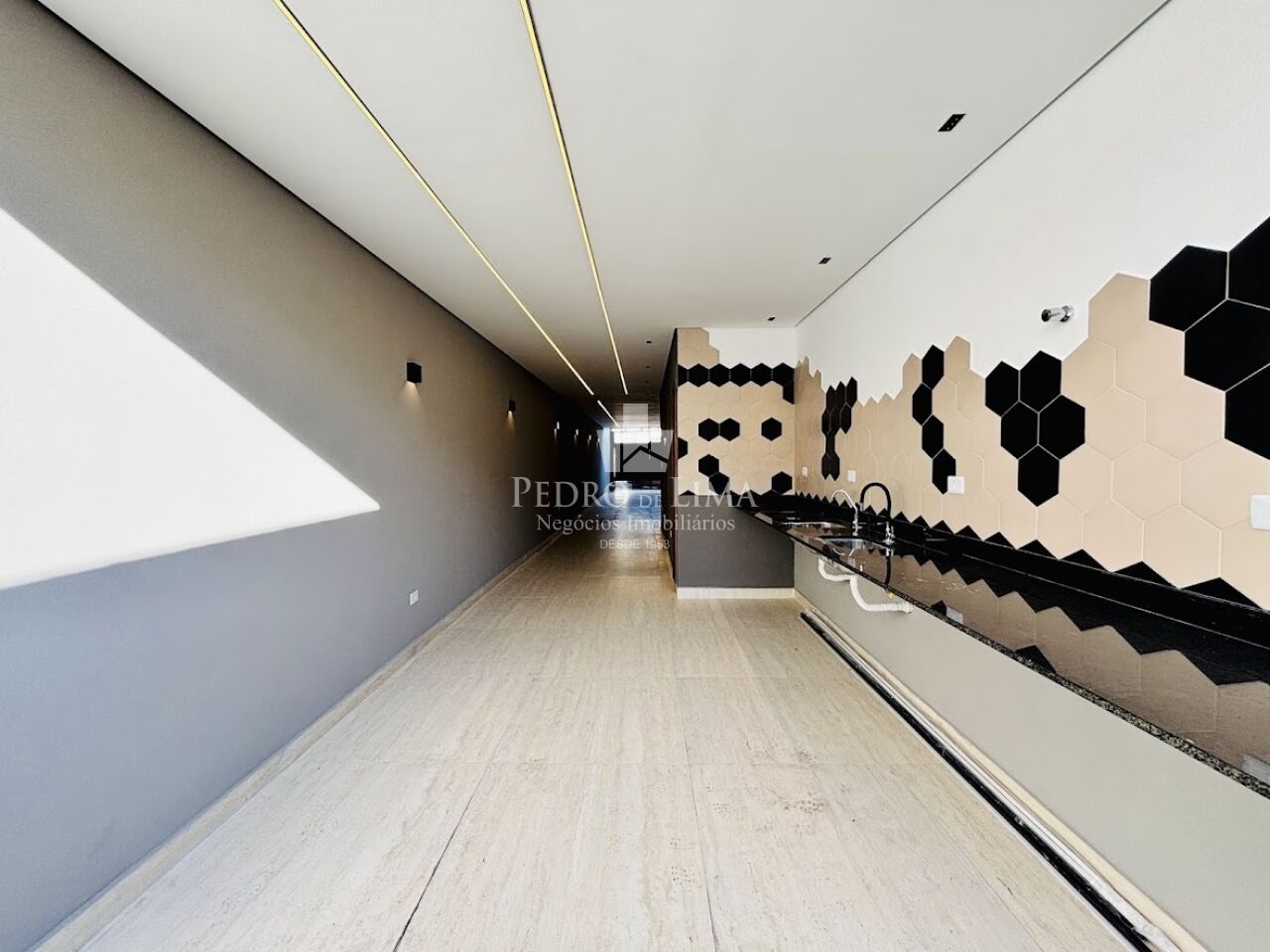 Sobrado Moderno de excelente acabamento 200m², 3 suítes, área gourmet e 2 vagas na Penha