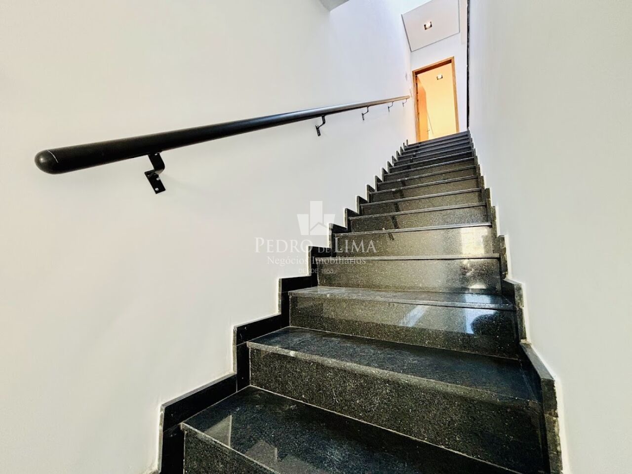 Sobrado Moderno de excelente acabamento 200m², 3 suítes, área gourmet e 2 vagas na Penha