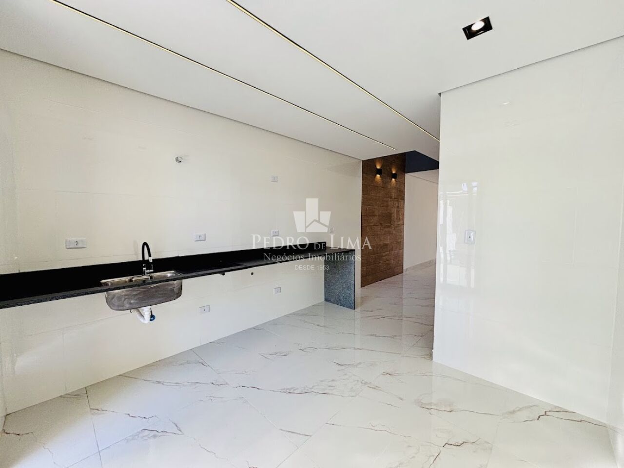 Sobrado Moderno de excelente acabamento 200m², 3 suítes, área gourmet e 2 vagas na Penha