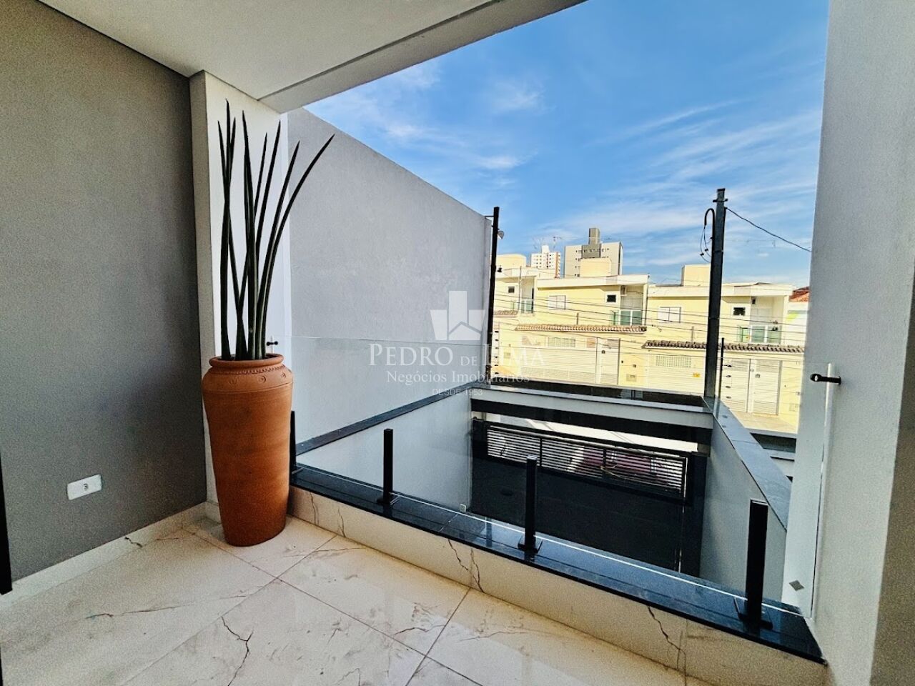 Sobrado Moderno de excelente acabamento 200m², 3 suítes, área gourmet e 2 vagas na Penha