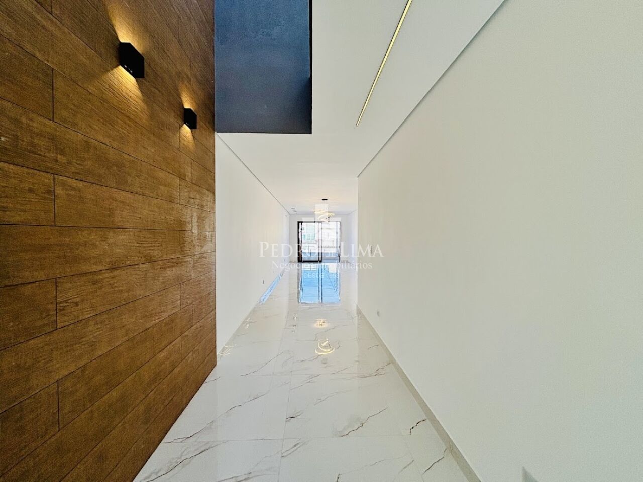 Sobrado Moderno de excelente acabamento 200m², 3 suítes, área gourmet e 2 vagas na Penha