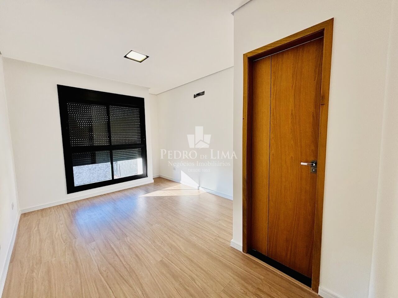 Sobrado Moderno de excelente acabamento 200m², 3 suítes, área gourmet e 2 vagas na Penha