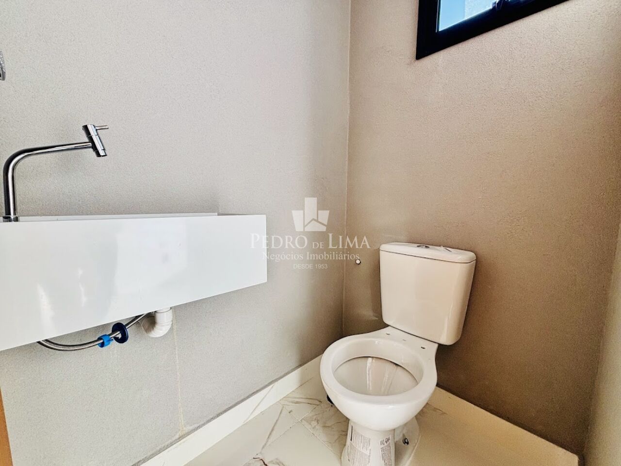 Sobrado Moderno de excelente acabamento 200m², 3 suítes, área gourmet e 2 vagas na Penha