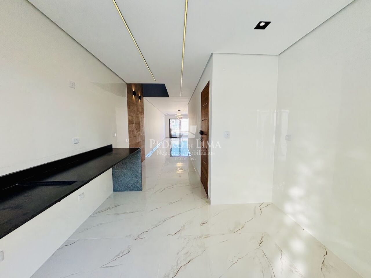 Sobrado Moderno de excelente acabamento 200m², 3 suítes, área gourmet e 2 vagas na Penha