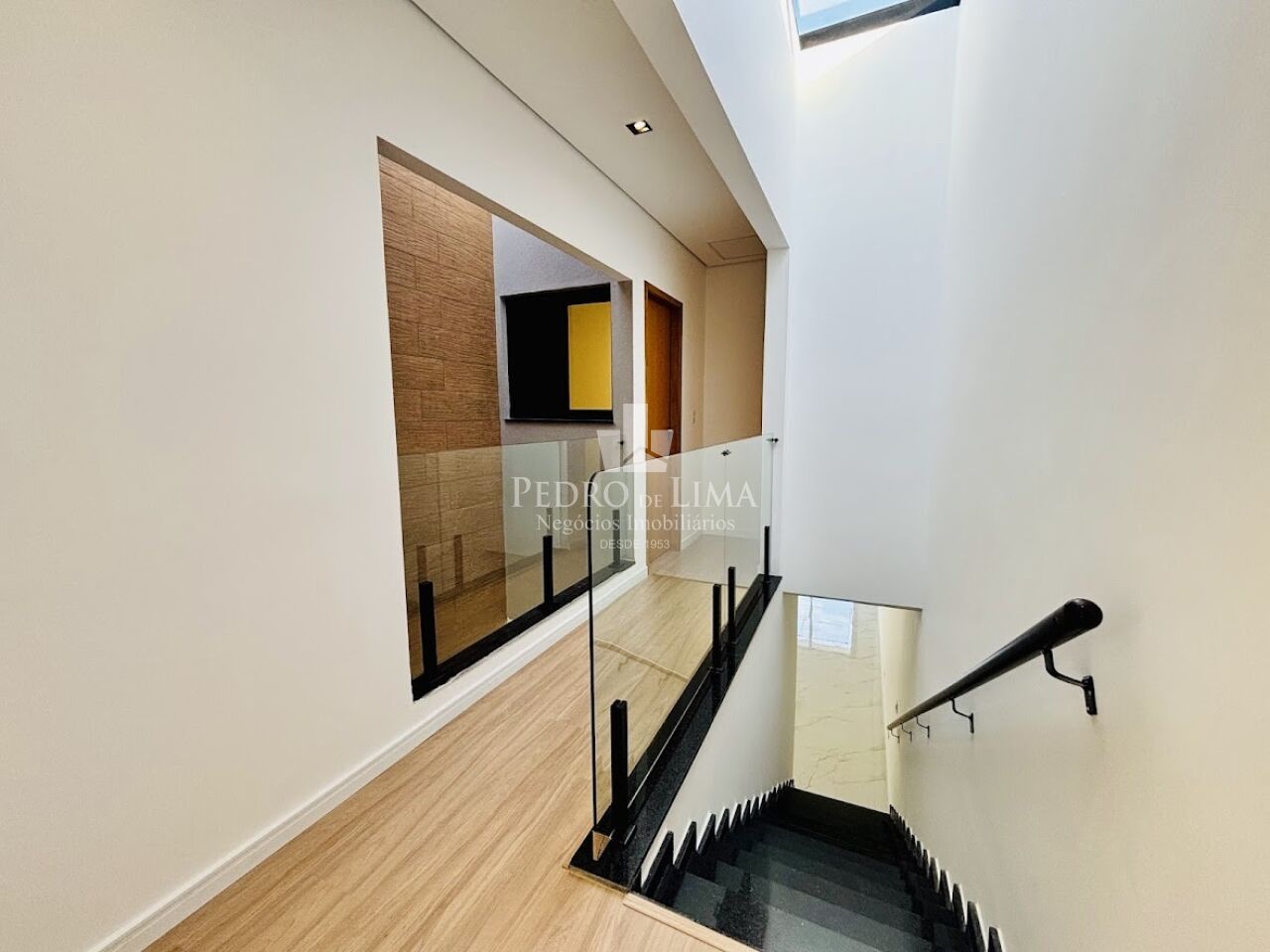 Sobrado Moderno de excelente acabamento 200m², 3 suítes, área gourmet e 2 vagas na Penha