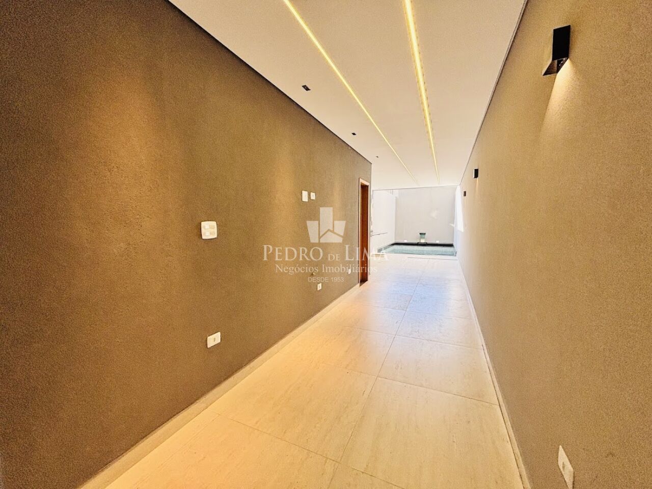 Sobrado Moderno de excelente acabamento 200m², 3 suítes, área gourmet e 2 vagas na Penha