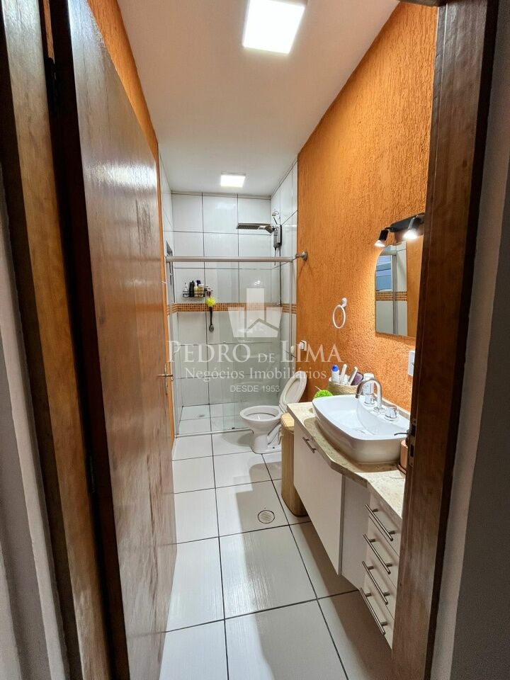 Sobrado 3 dormitórios e 4 vagas de excelente acabamento com aquecimento solar na Vila Jacui 