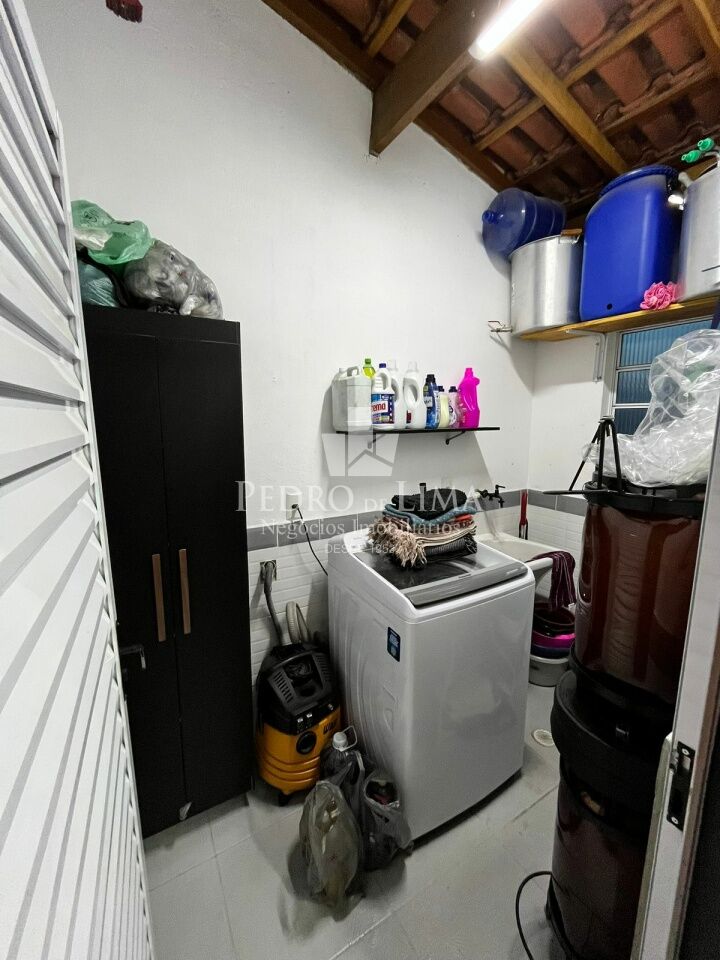 Sobrado 3 dormitórios e 4 vagas de excelente acabamento com aquecimento solar na Vila Jacui 